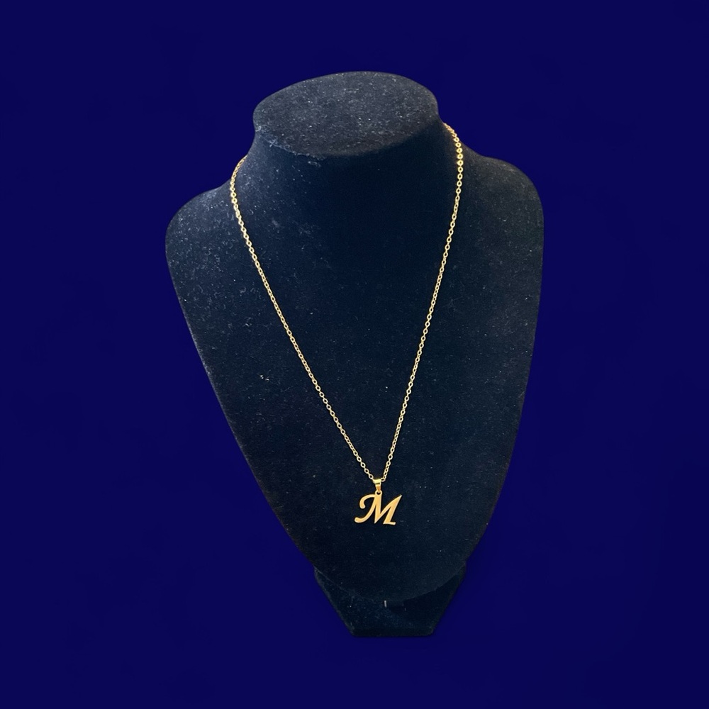 Chic Gold 'M' Pendant Necklace